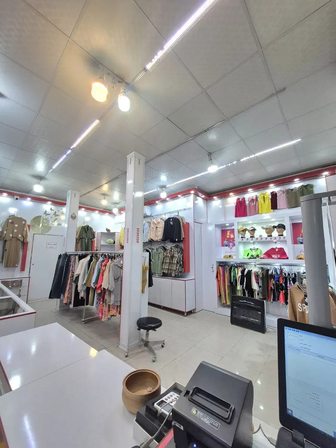 فروش فروشگاه پوشاک زنانه نجف آباد با سابقه|اجارهٔ مغازه و غرفه|نجف‌آباد, امام خمینی|دیوار