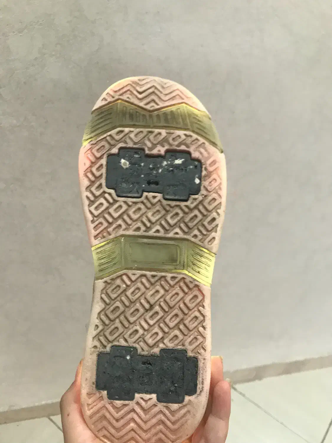 کفش اسکیتی چراغدار|دوچرخه، اسکیت، اسکوتر|پرند, فاز ۶|دیوار