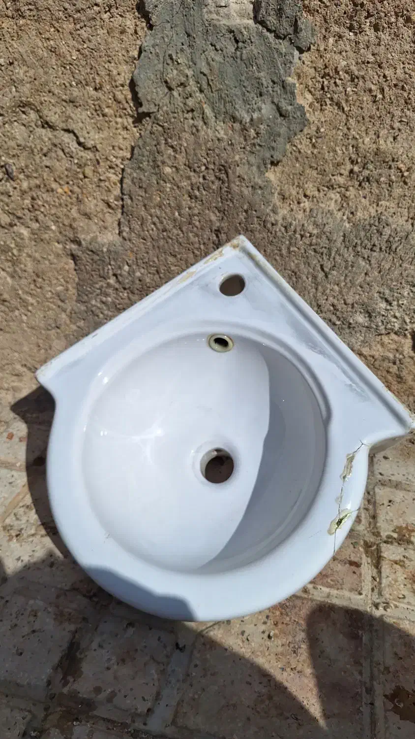 روشویی سه گوش مجانی رایگان|لوازم سرویس بهداشتی|شیراز, کفترک|دیوار