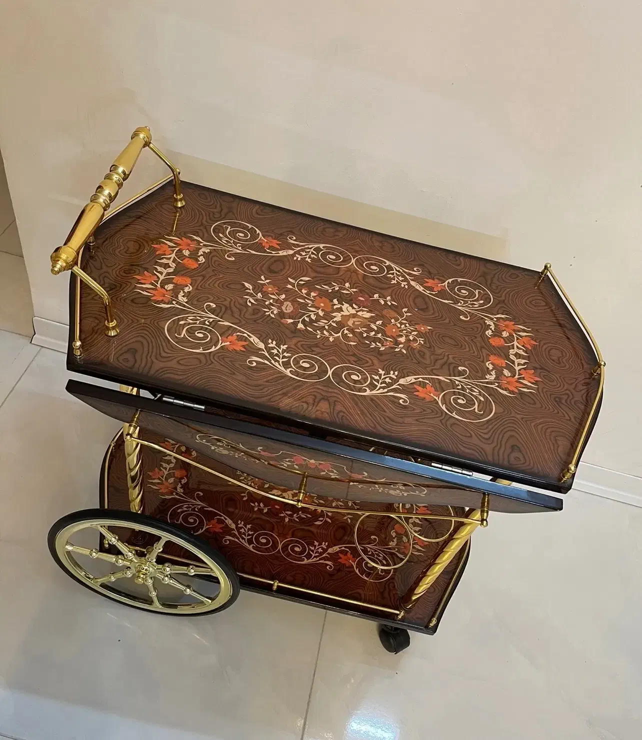 میزبارکنارسالنی نونو|بوفه، ویترین، کنسول|کرمانشاه, |دیوار