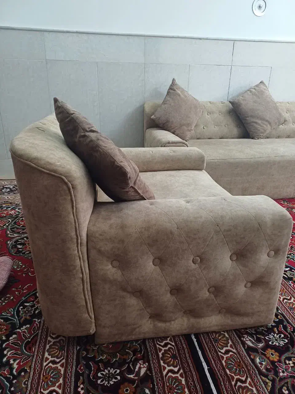 یک دست مبل راحتی ترک|مبلمان خانگی و میز عسلی|قم, زاویه|دیوار