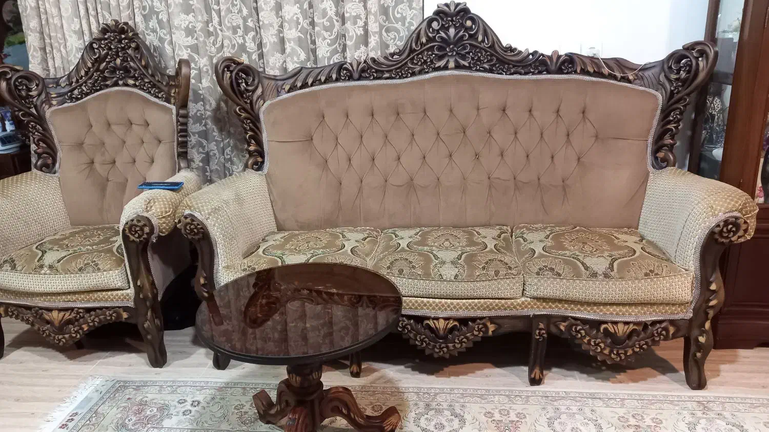 مبل سلطنتی هفت نفره با دو میزبان|مبلمان خانگی و میز عسلی|سرخه حصار, |دیوار