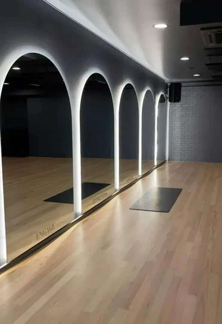 آینه بلک لایت باشگاه و سالن|آینه|تهران, گلستان (شهرک راه آهن)|دیوار