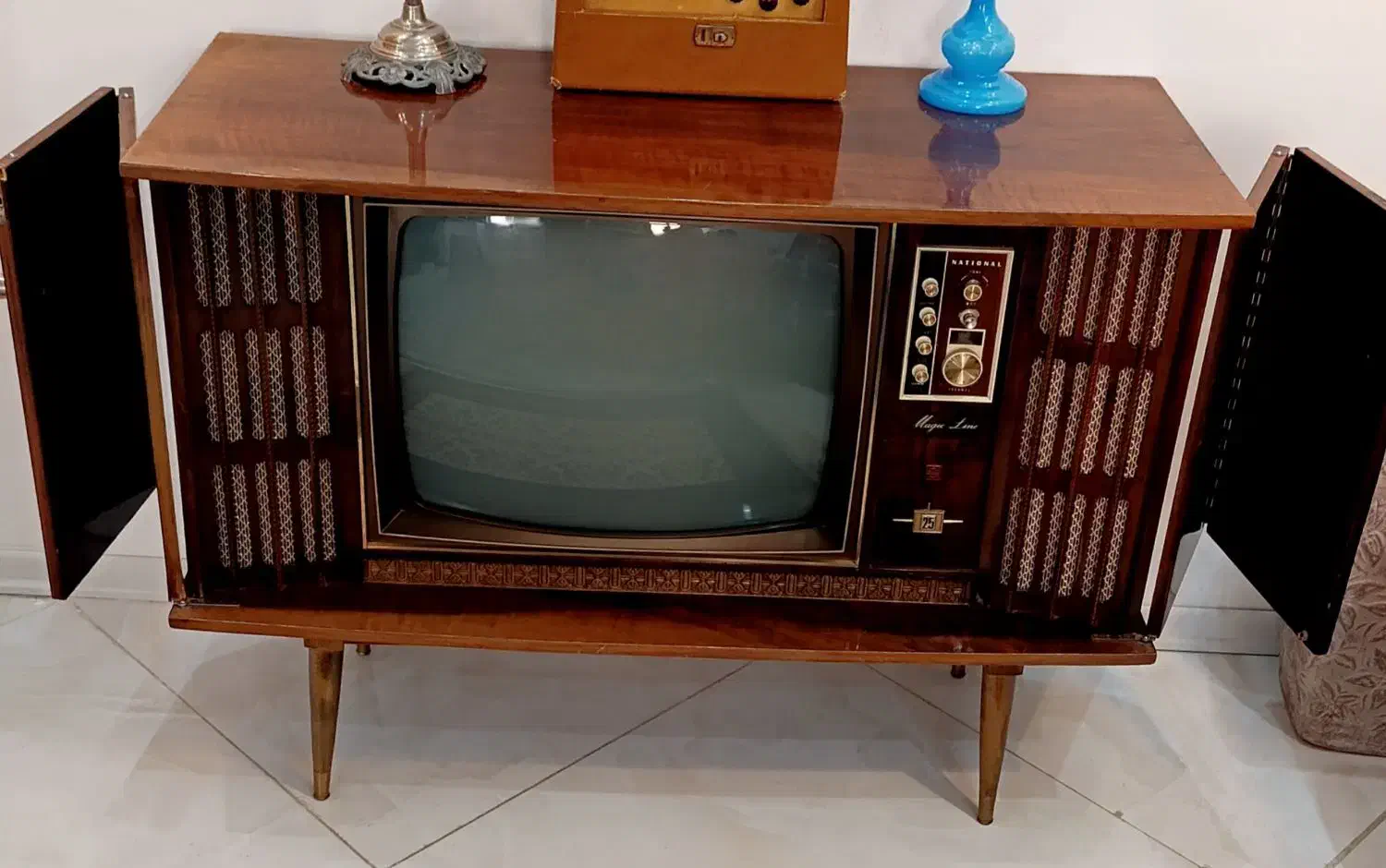 تلویزیون کمُدی عتیقه|کلکسیون اشیاء عتیقه|بیرجند, |دیوار