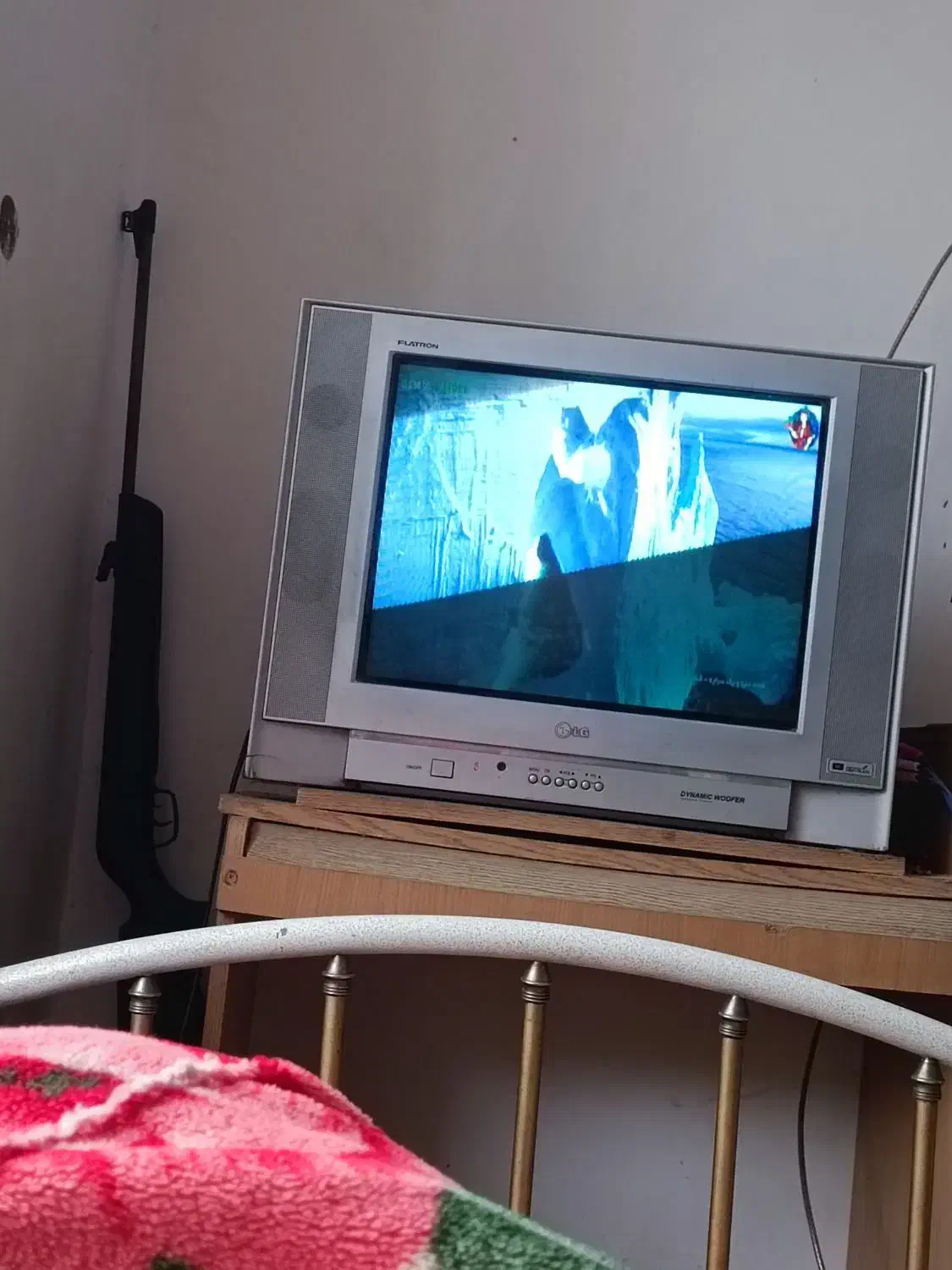 تلویزیون|تلویزیون و پروژکتور|باشت, |دیوار