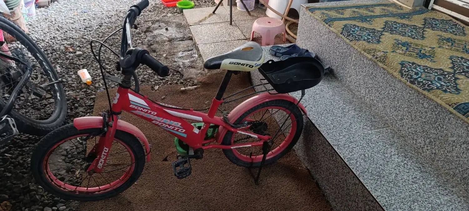 دوچرخه بچگانه تمیز و سالم|دوچرخه، اسکیت، اسکوتر|ایزدشهر, |دیوار