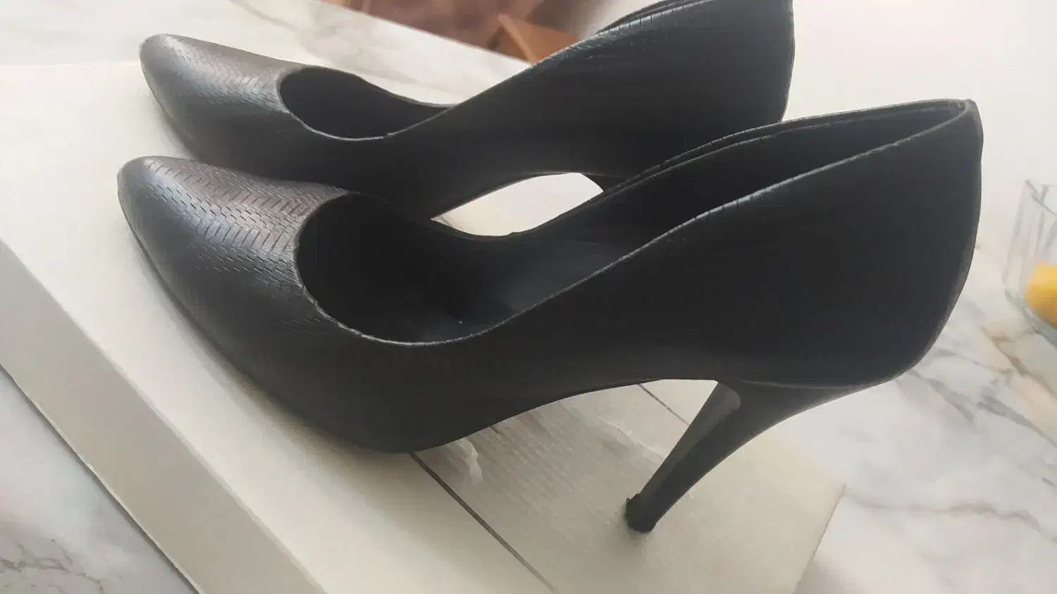 کفش|کیف، کفش، کمربند|جلفا, |دیوار