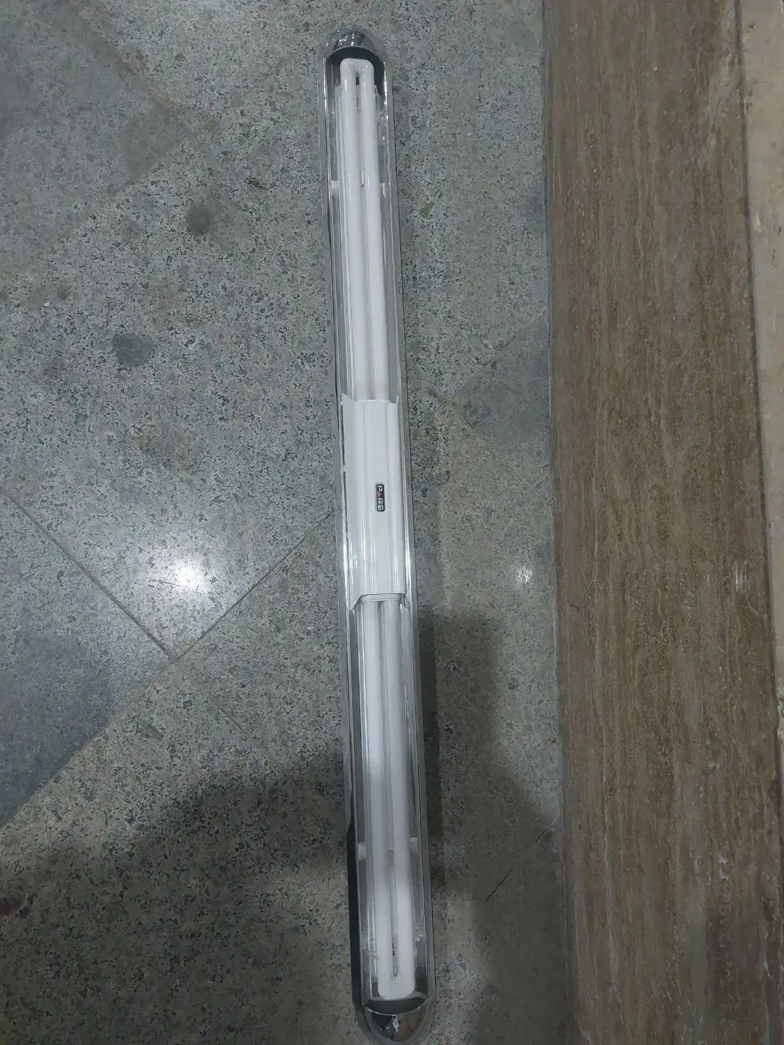 قاب مهتابی و لامپ اف پی ال|لامپ و چراغ|اصفهان, ملاصدرا|دیوار