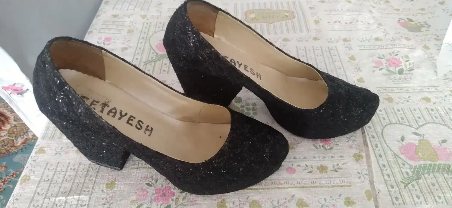 فروش کفش خیلی مناسب|کیف، کفش، کمربند|خمینیشهر, |دیوار