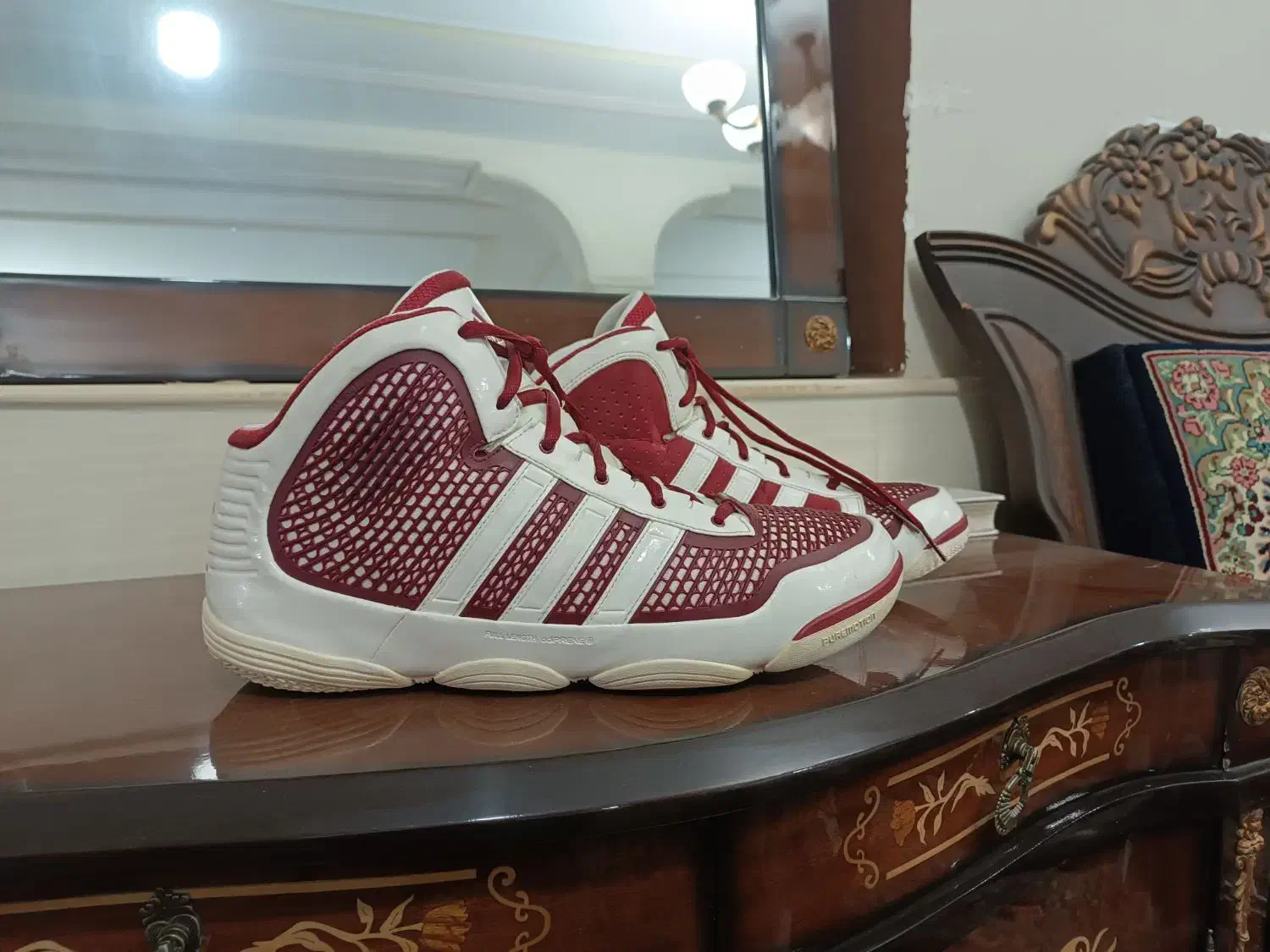 کتونی آدیداس ۵۱|کیف، کفش، کمربند|شمشک, |دیوار