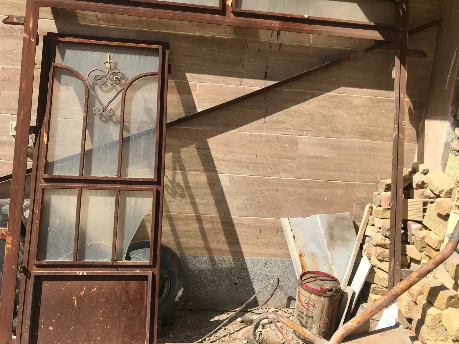 درب سه دره مغازه بدونه رنگ کاملا سالم|مصالح و تجهیزات ساختمان|زنجان, |دیوار