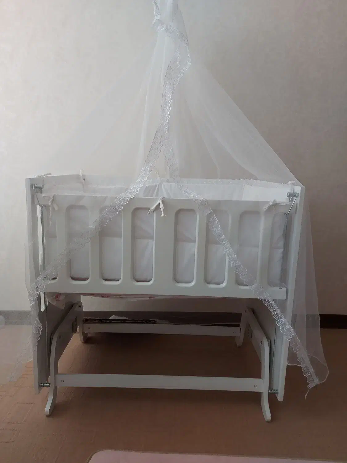 تخت گهواره|تخت و صندلی بچه|شیراز, آزادگان|دیوار