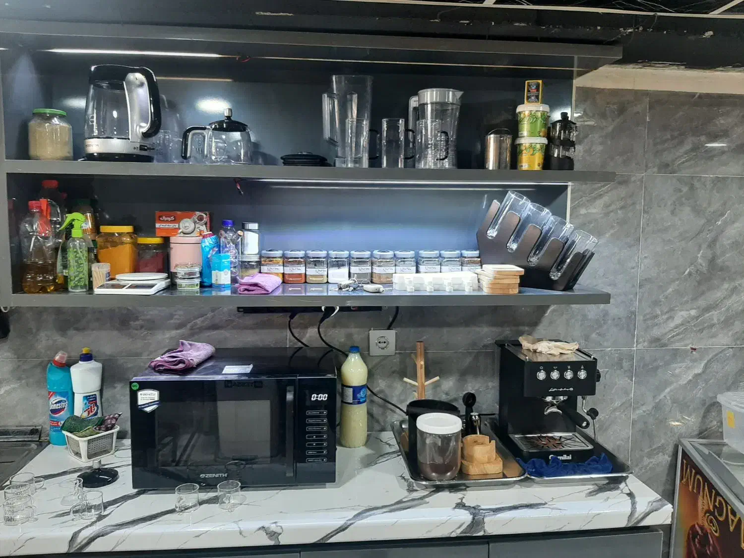 کارگر ساده بوفه باشگاه مستر فیزیک طلاییه|استخدام خدمات فروشگاه و رستوران|قرچک, شهرک طلائیه|دیوار