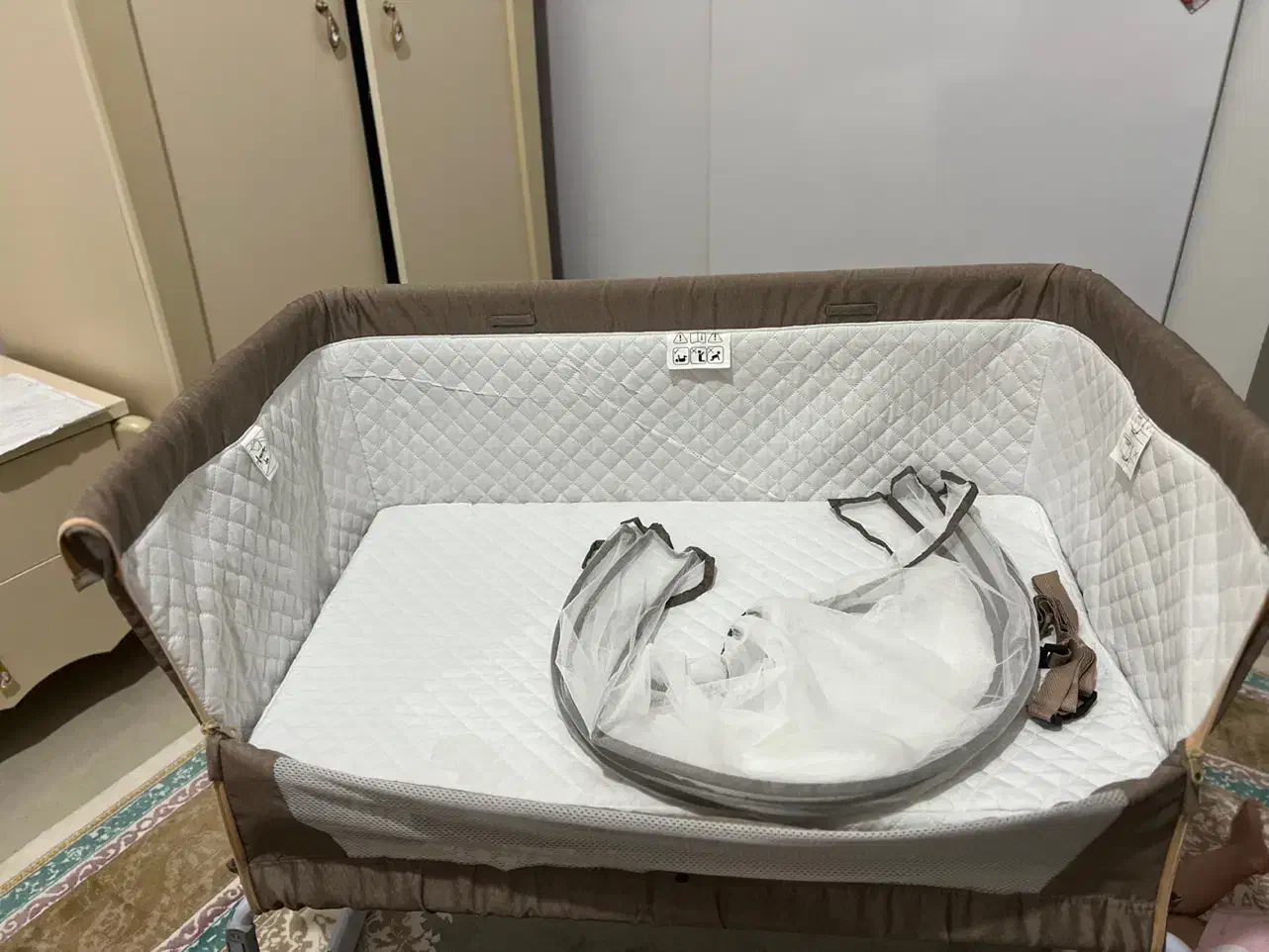 تخت کنار مادر ویرا بسیار نو و در حد استفاده نشده|تخت و صندلی بچه|فردیس, شهرک وحدت|دیوار