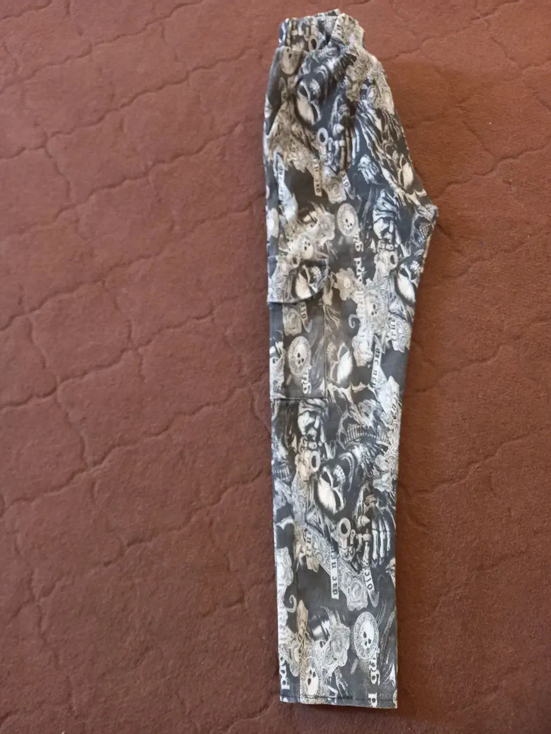 کت و شلوار و کراوات و پیراهن و کفش|لباس|دوگنبدان, |دیوار