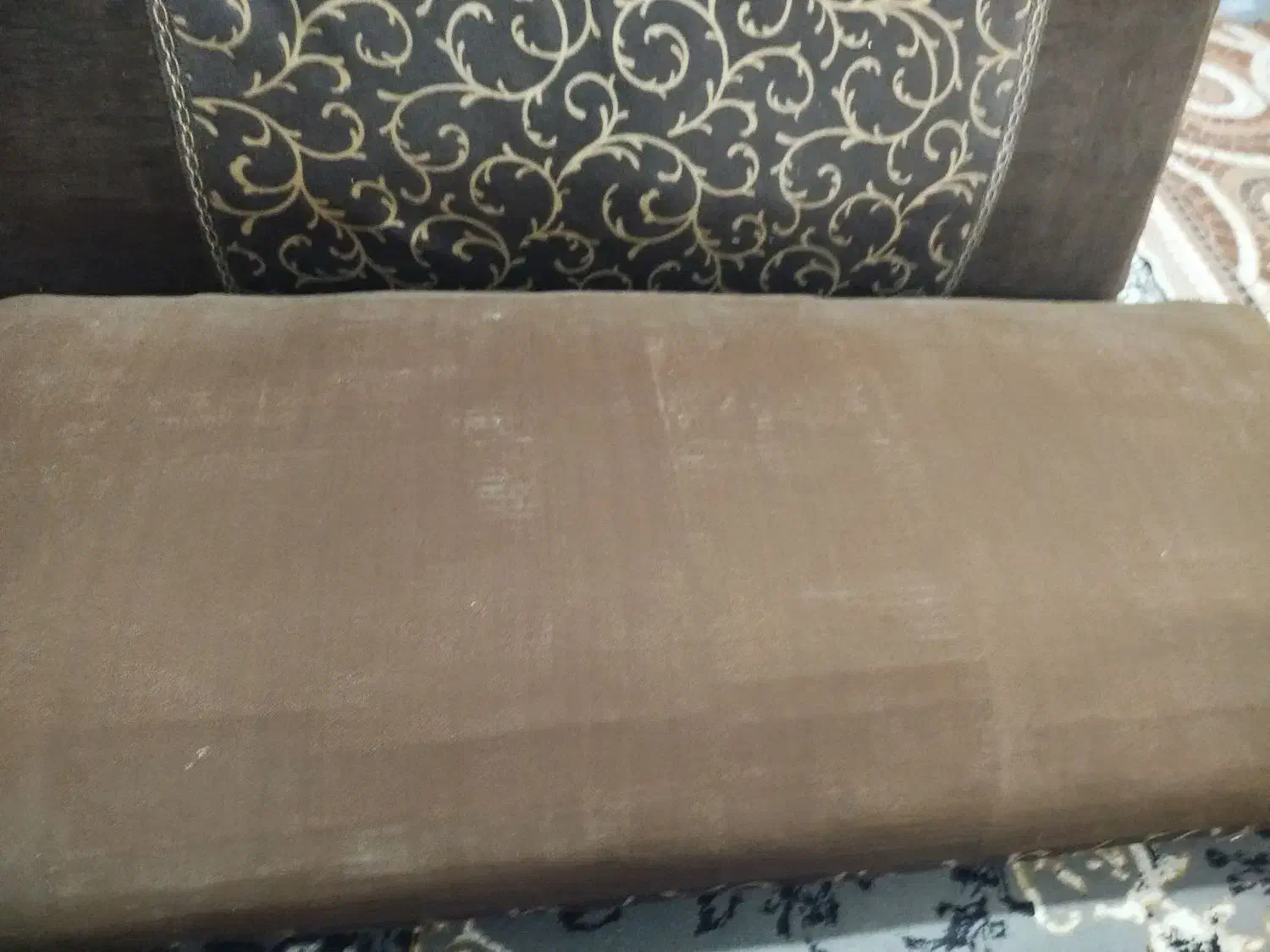 پشتی|پشتی|شیراز, کوشک میدان|دیوار