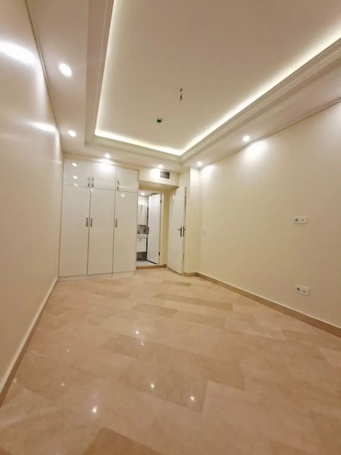 ۱۲۵ متر دو خواب/ فول امکانات/ نوساز