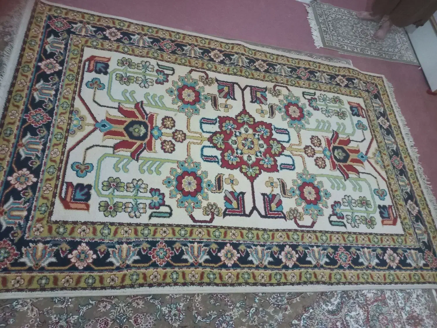 فرش آشپز خانه در حد نو سالم سالم|فرش|بروجرد, |دیوار