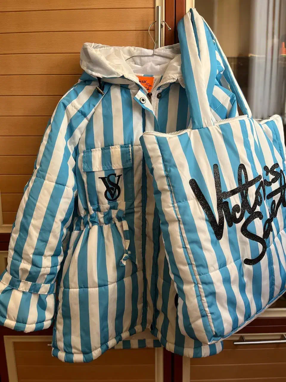 کاپشن سایز 1|لباس|سلماس, |دیوار