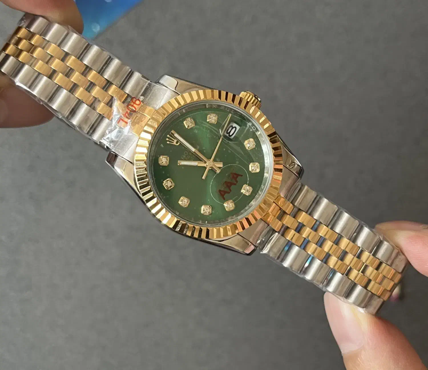 روز جهانی مرد .. ساعتِ نو و آکبند|ساعت|اردبیل, |دیوار