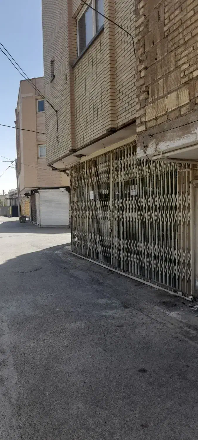 مغازه ۳۰ متری داری آب و برق و گاز تلفن سند تک برگ|فروش مغازه و غرفه|اصفهان, شهرک میلاد|دیوار