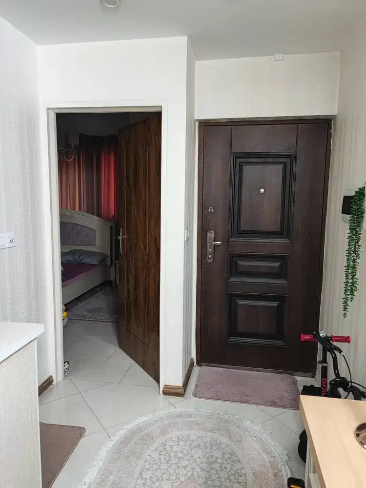 یک واحد آپارتمان یک خوابه دارای تراس و حیاط خلوت