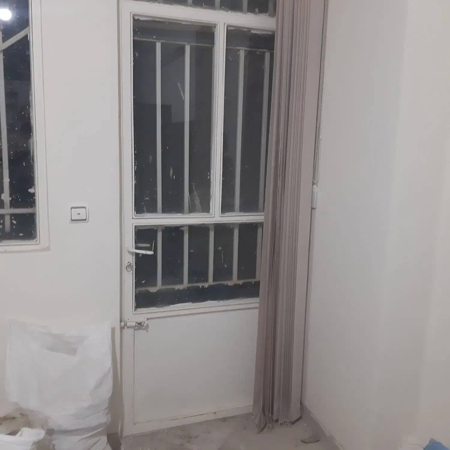 فروش ۳ عدد پنجره و یک عدد درب آهنی|مصالح و تجهیزات ساختمان|اراک, |دیوار