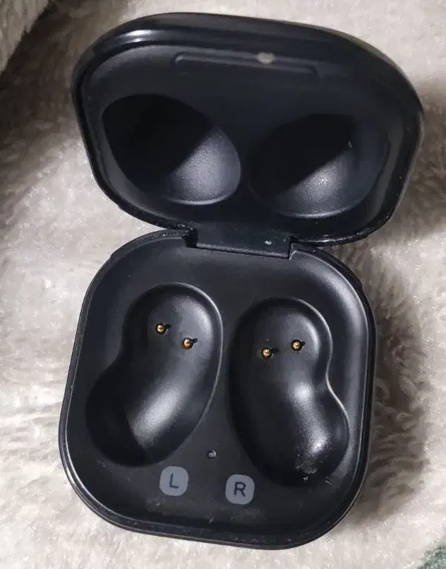 کیس ایرپاد بادز لایو اورجینال اصلی مشابه صفر AKG|لوازم جانبی موبایل و تبلت|تهران, فلسطین (میدان انقلاب)|دیوار