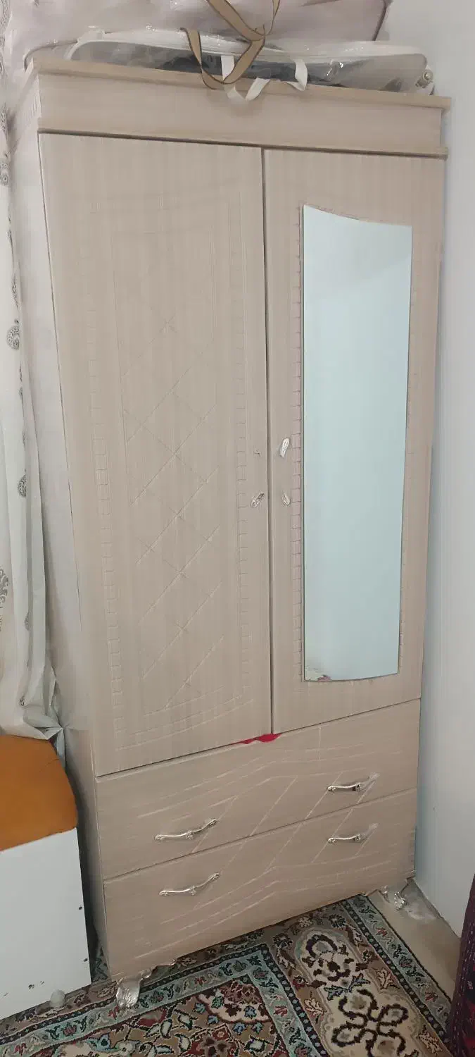 کمددلاور|جاکفشی، کمد، دراور|تایباد, |دیوار