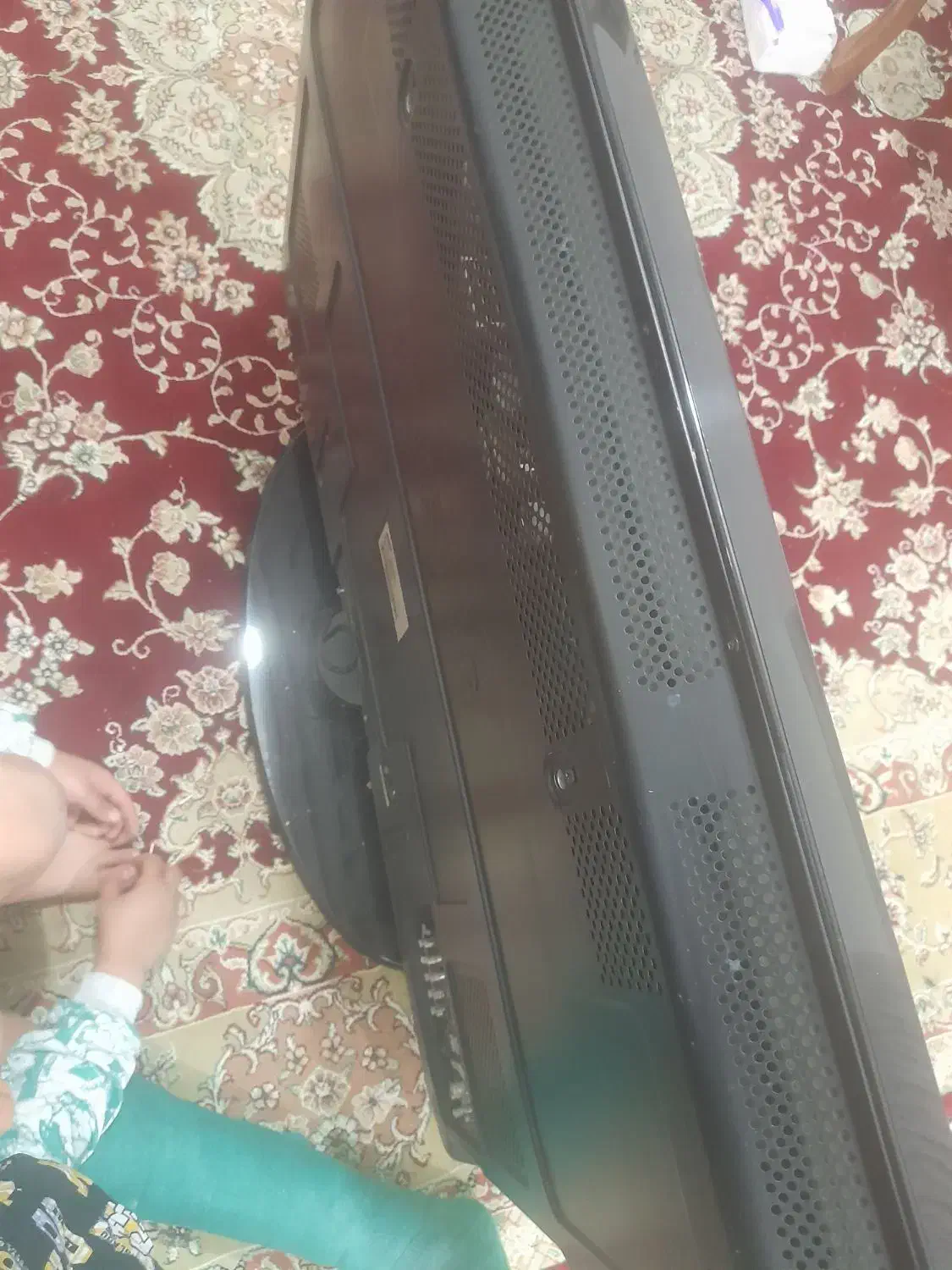 تلویزیون ال سی دی|تلویزیون و پروژکتور|قم, قلعه عموحسین|دیوار