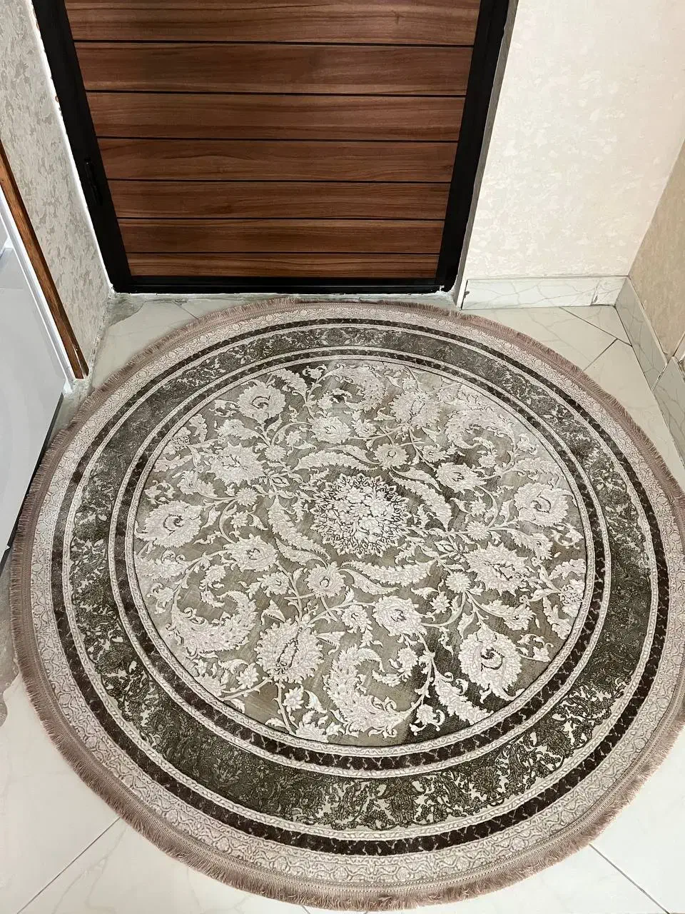 قالیچه گرد یک و نیم متری نو|فرش|کرج, باغستان|دیوار
