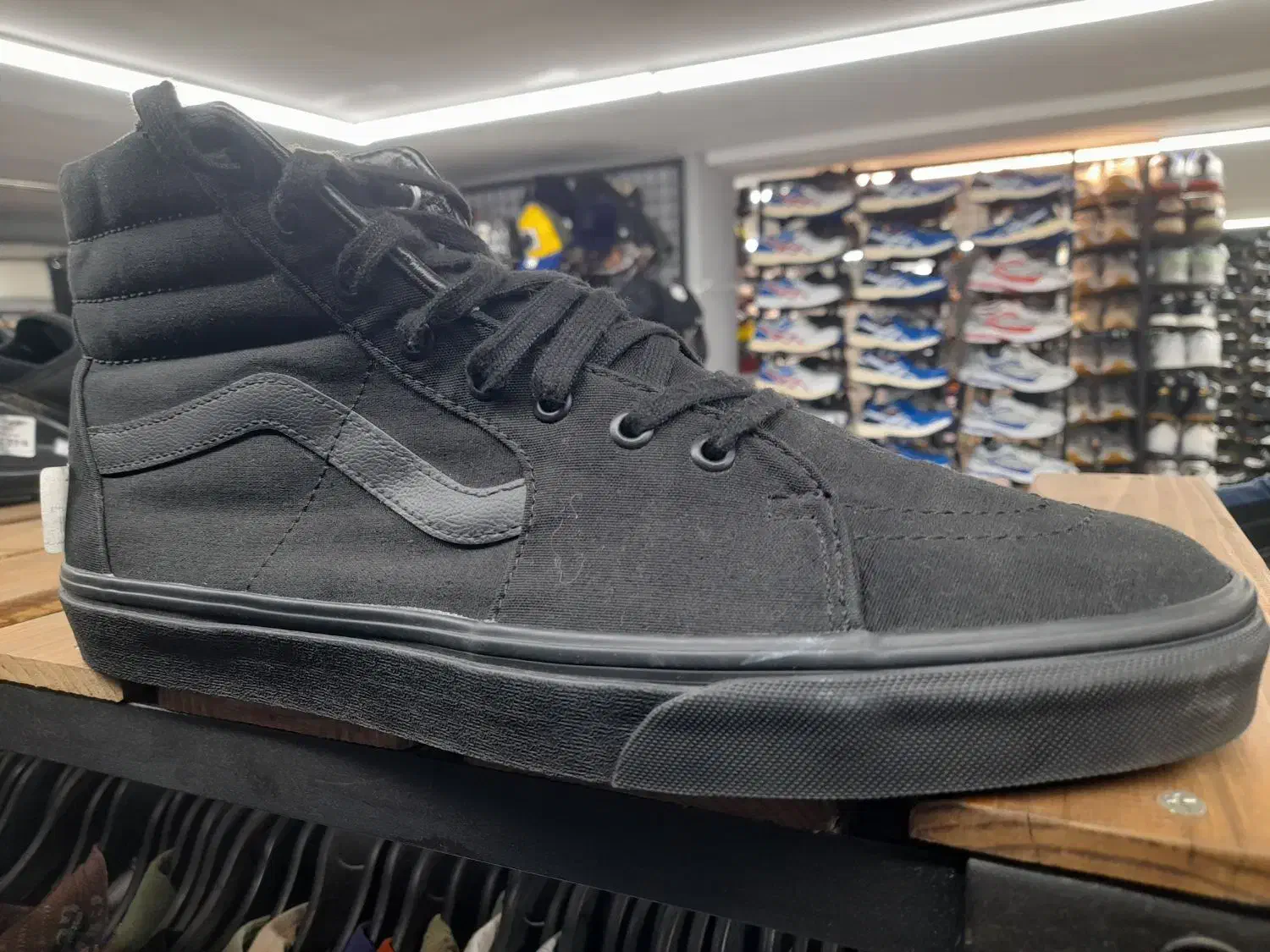 کتونی استوک سایزبزرگا47/5تاسایز50|کیف، کفش، کمربند|بابل, |دیوار