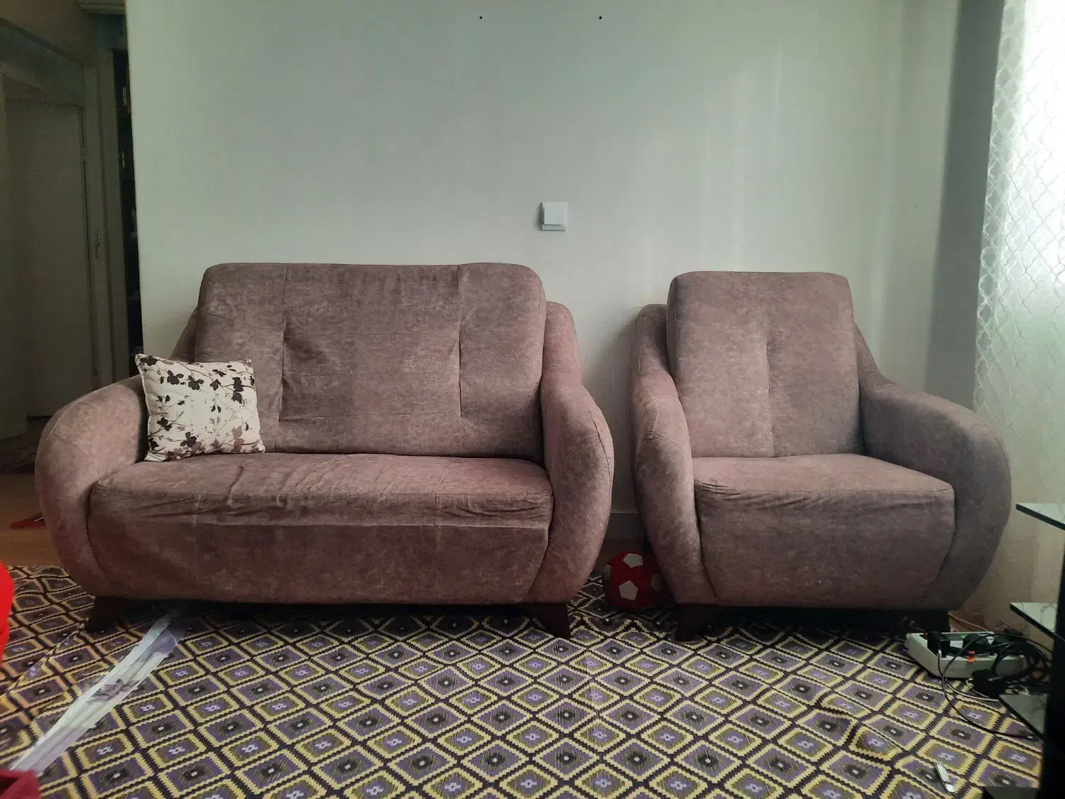 یک دست مبل ۴ نفره رایگان|مبلمان خانگی و میز عسلی|تهران, شهرک انصار|دیوار