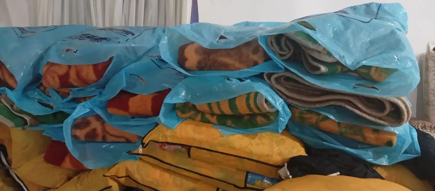 پتو مسافرتی وپشمی قدیمی|رختخواب، بالش، پتو|صحنه, |دیوار