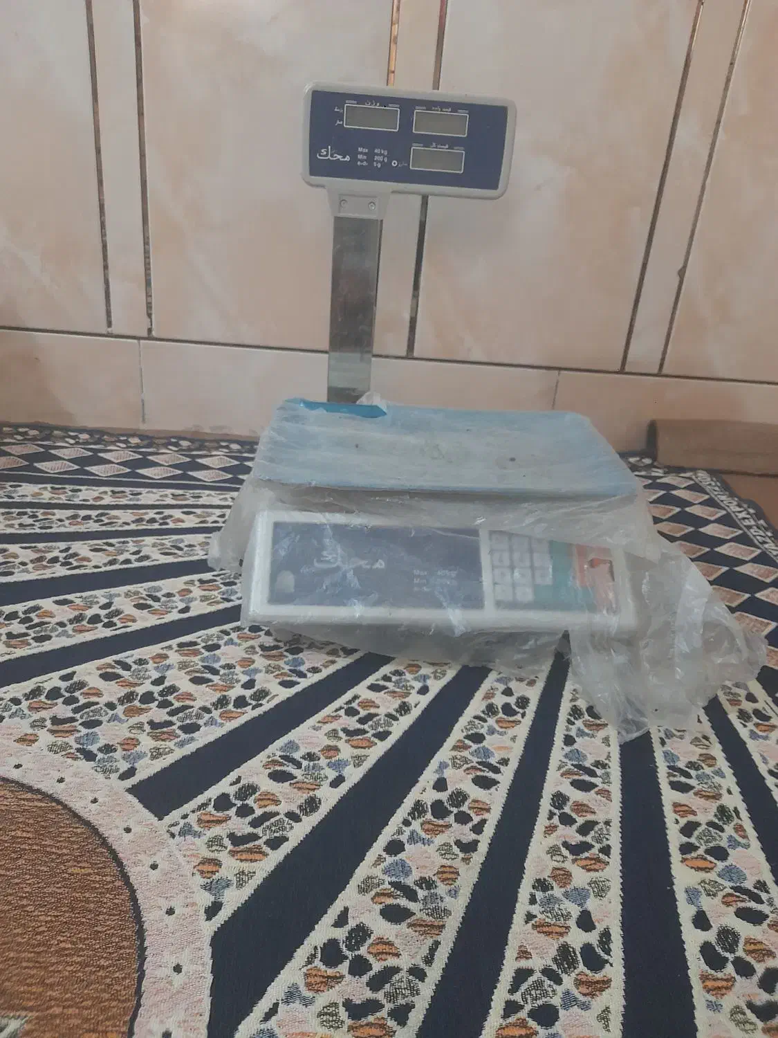 تلفزیون با میز و ترازو و منقل فروخته میشود|میز تلویزیون|اهواز, زرگان|دیوار