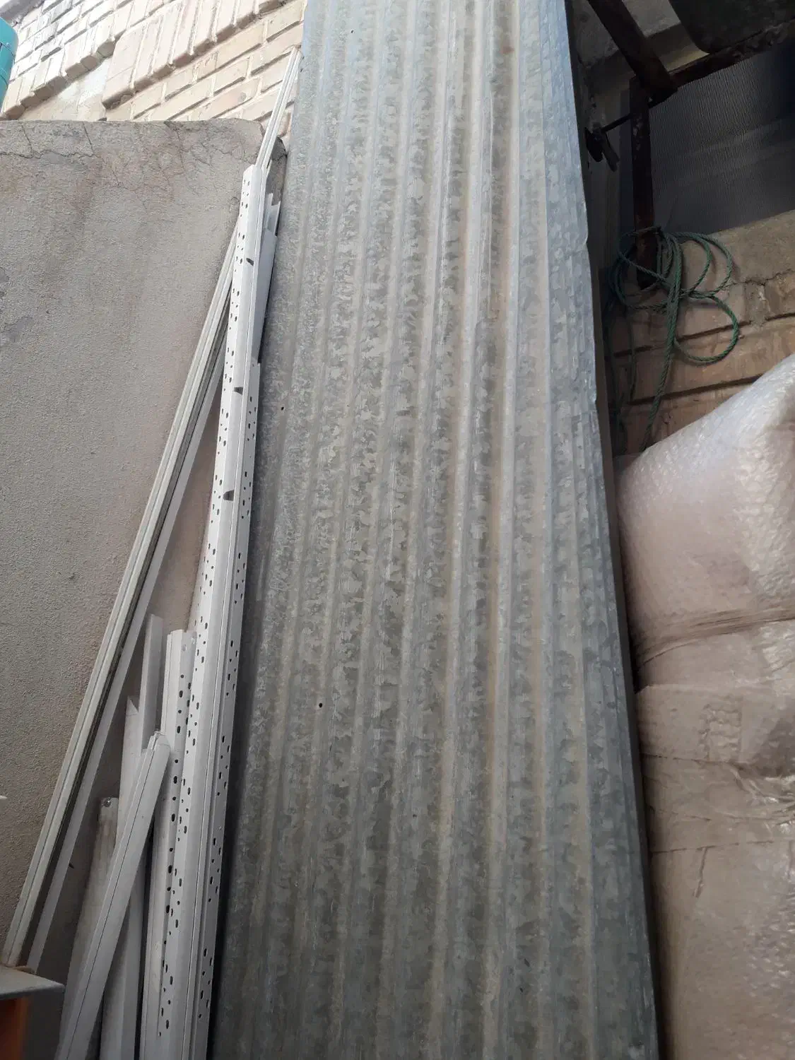 ایرانیت گالوانیزه وتعدادی داکت برق|مصالح و تجهیزات ساختمان|مشهد, الهیه|دیوار