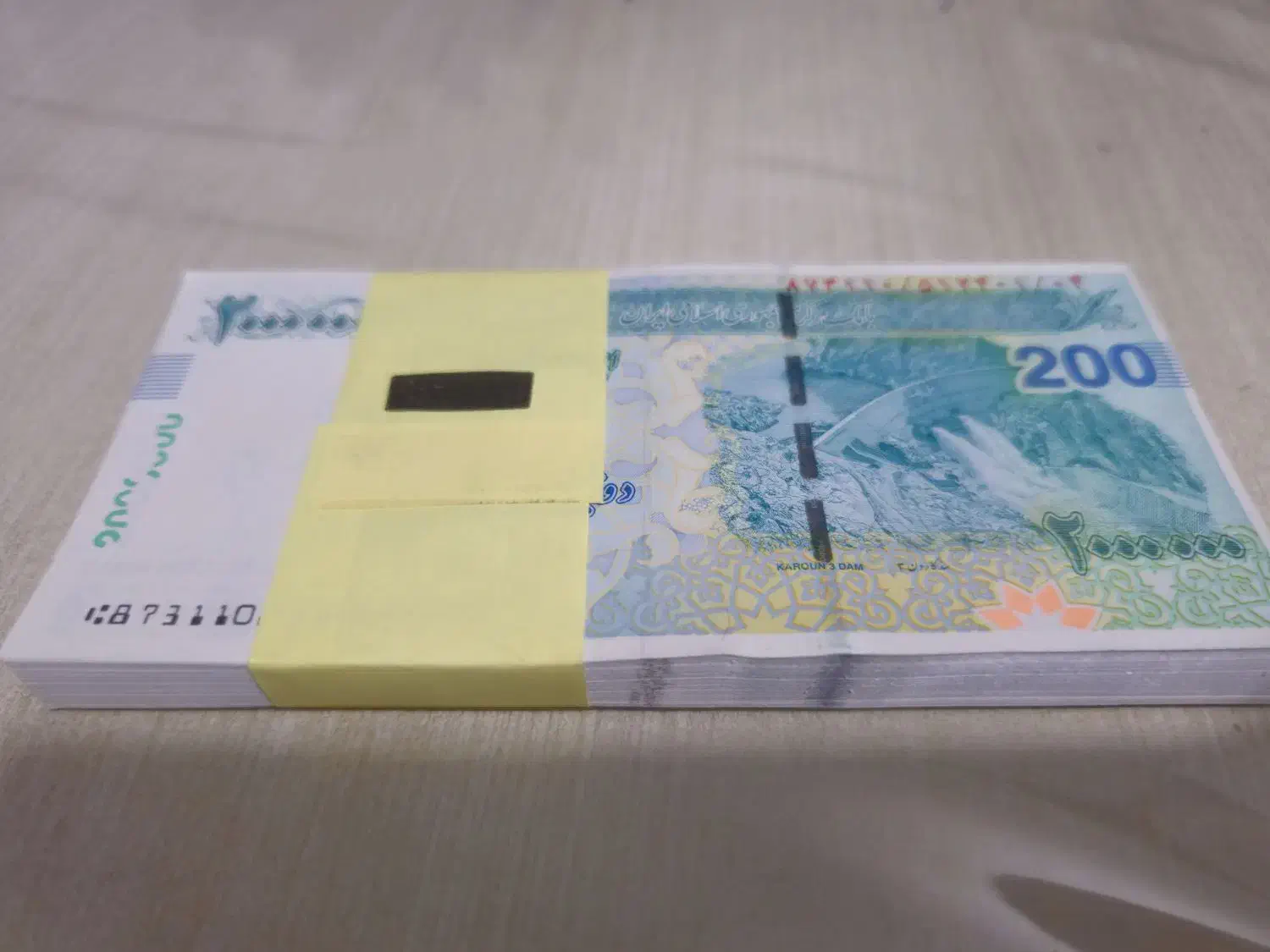 تراول دویست تومنی|کلکسیون سکه، تمبر، اسکناس|مشهد, سجاد شهر|دیوار