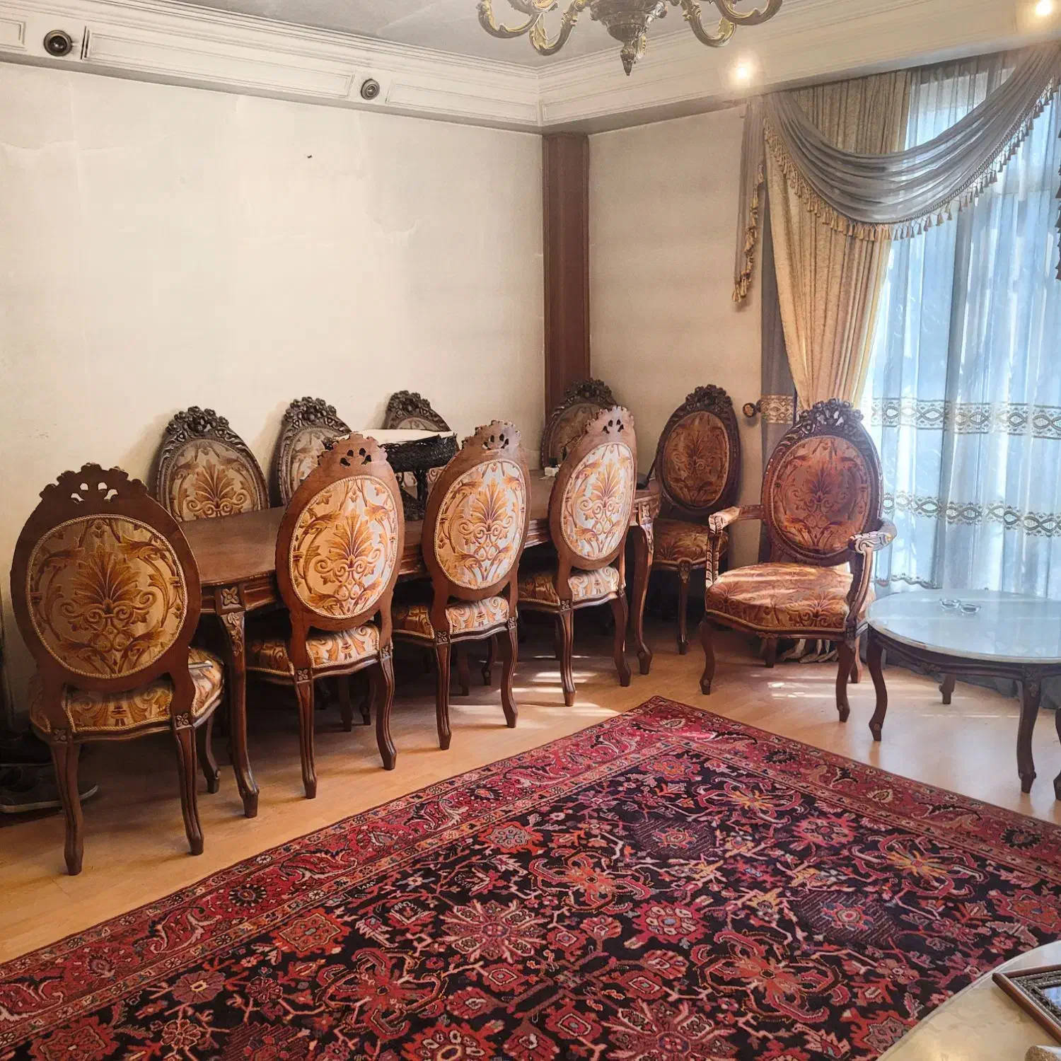 مبل سلطنتی (فرحی) چوب گردو ۹ نفره (قیمت توافقی)|مبلمان خانگی و میز عسلی|تهران, میرداماد|دیوار