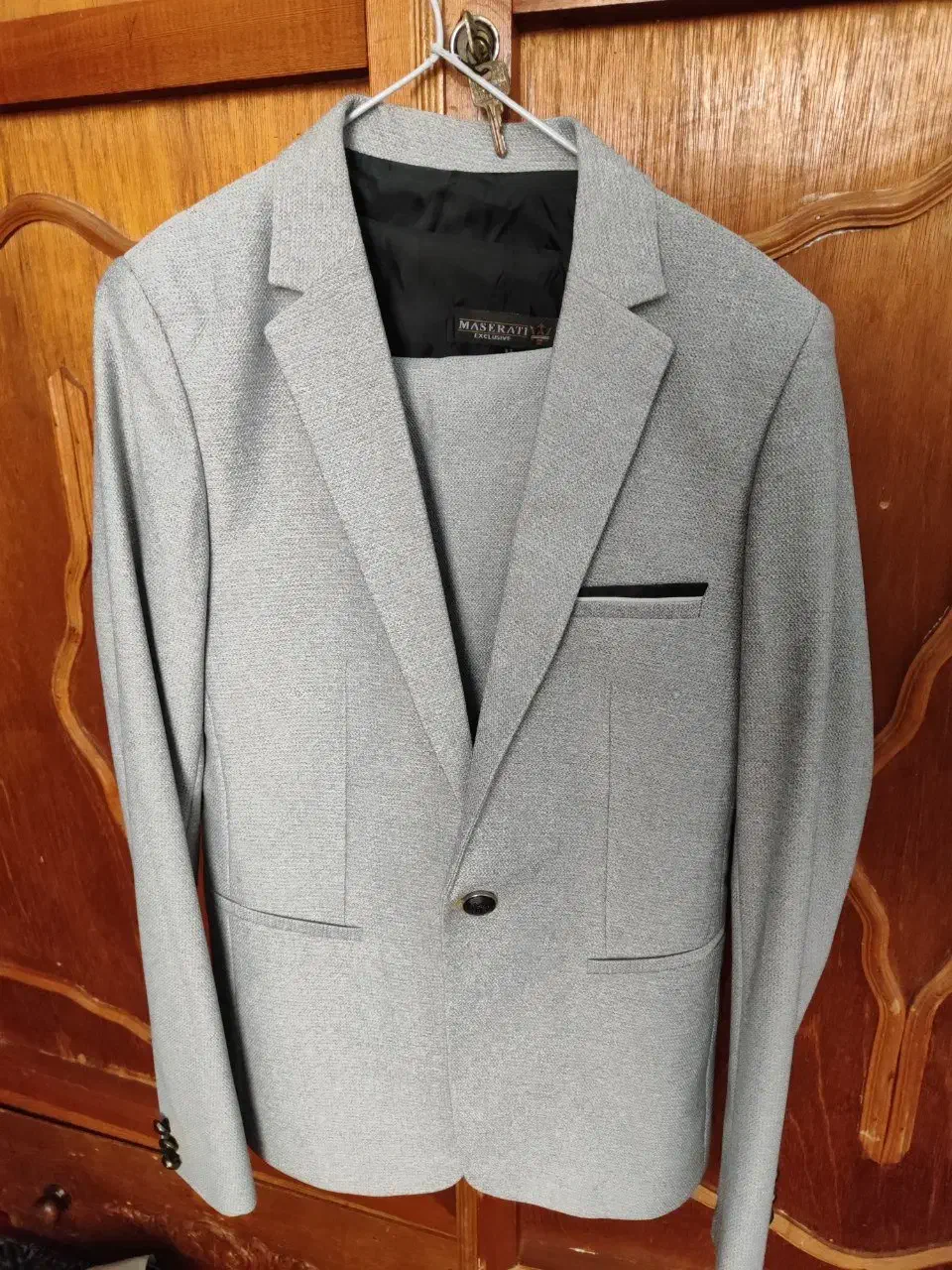 کت و شلوار|لباس|رشت, یخسازی|دیوار