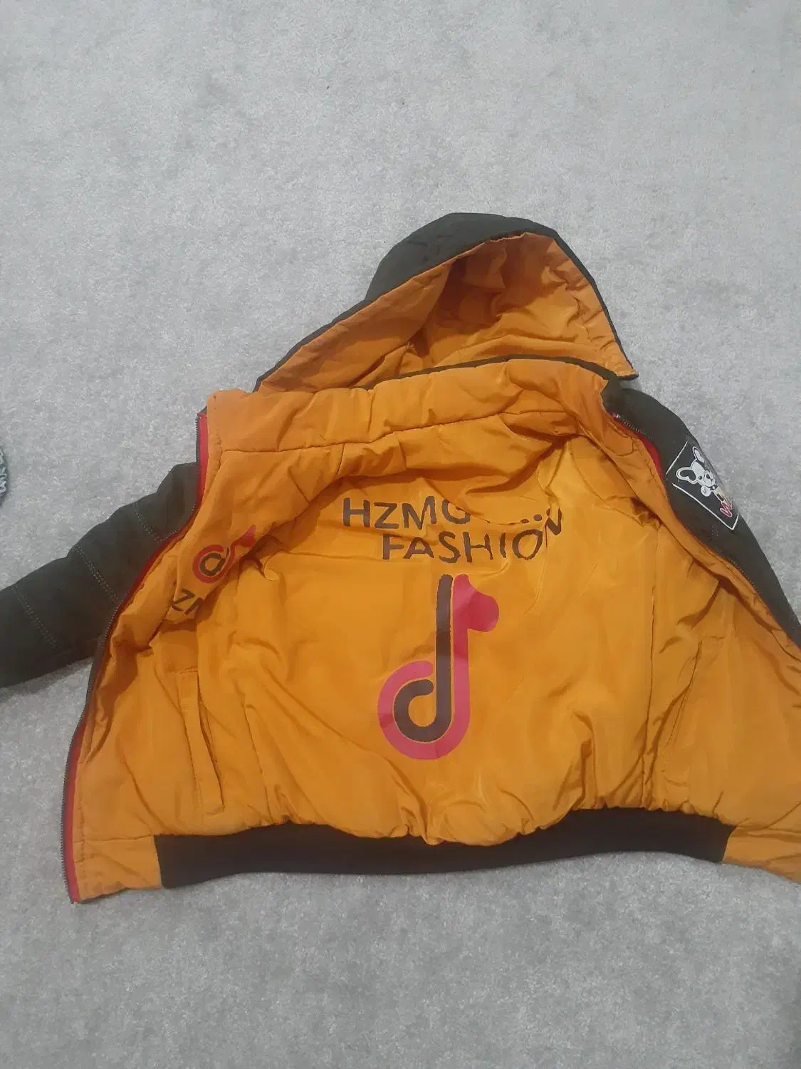 کاپشن|لباس|دورود, |دیوار