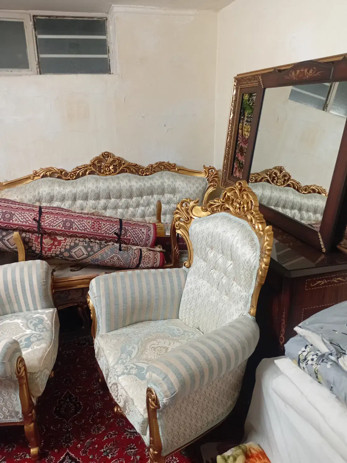 مبلمان سلطنتی.در حده نو.خیلی نو وشیکه|مبلمان خانگی و میز عسلی|بروجرد, |دیوار