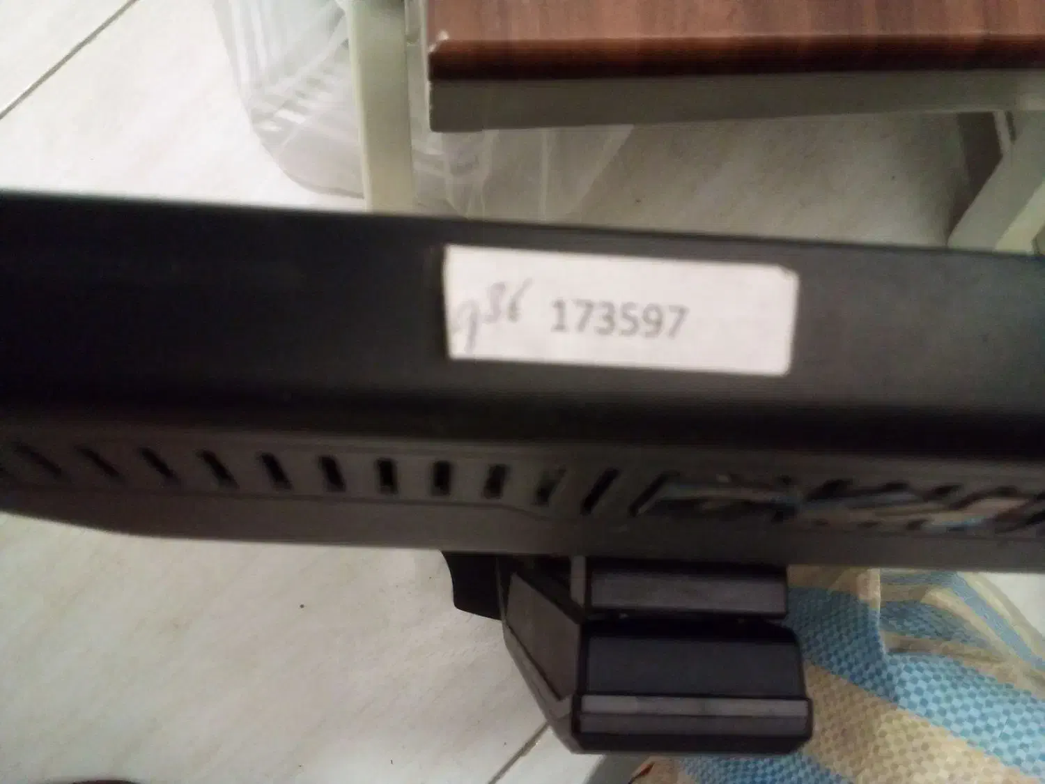 یک عدد مانیتور سالم/زیرفی|قطعات و لوازم جانبی رایانه|اصفهان, آهنگران|دیوار