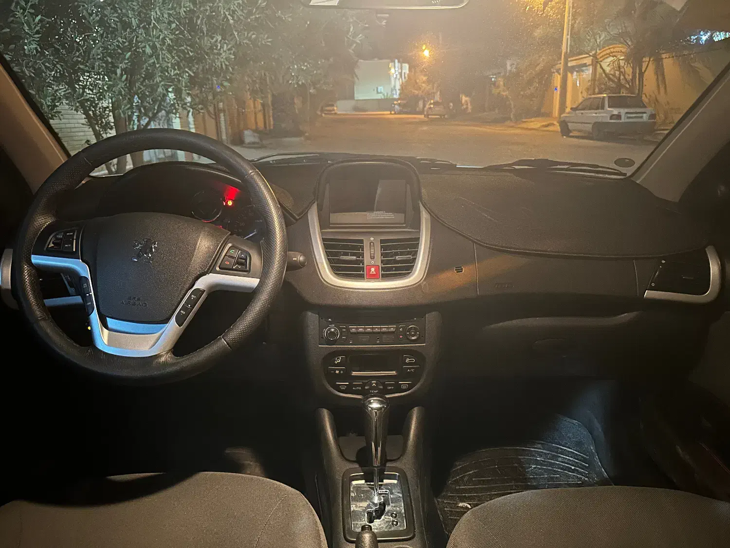 ۲۰۷ اتومات سقف فلز  ۱۴۰۴|خودرو سواری و وانت|طبس, |دیوار