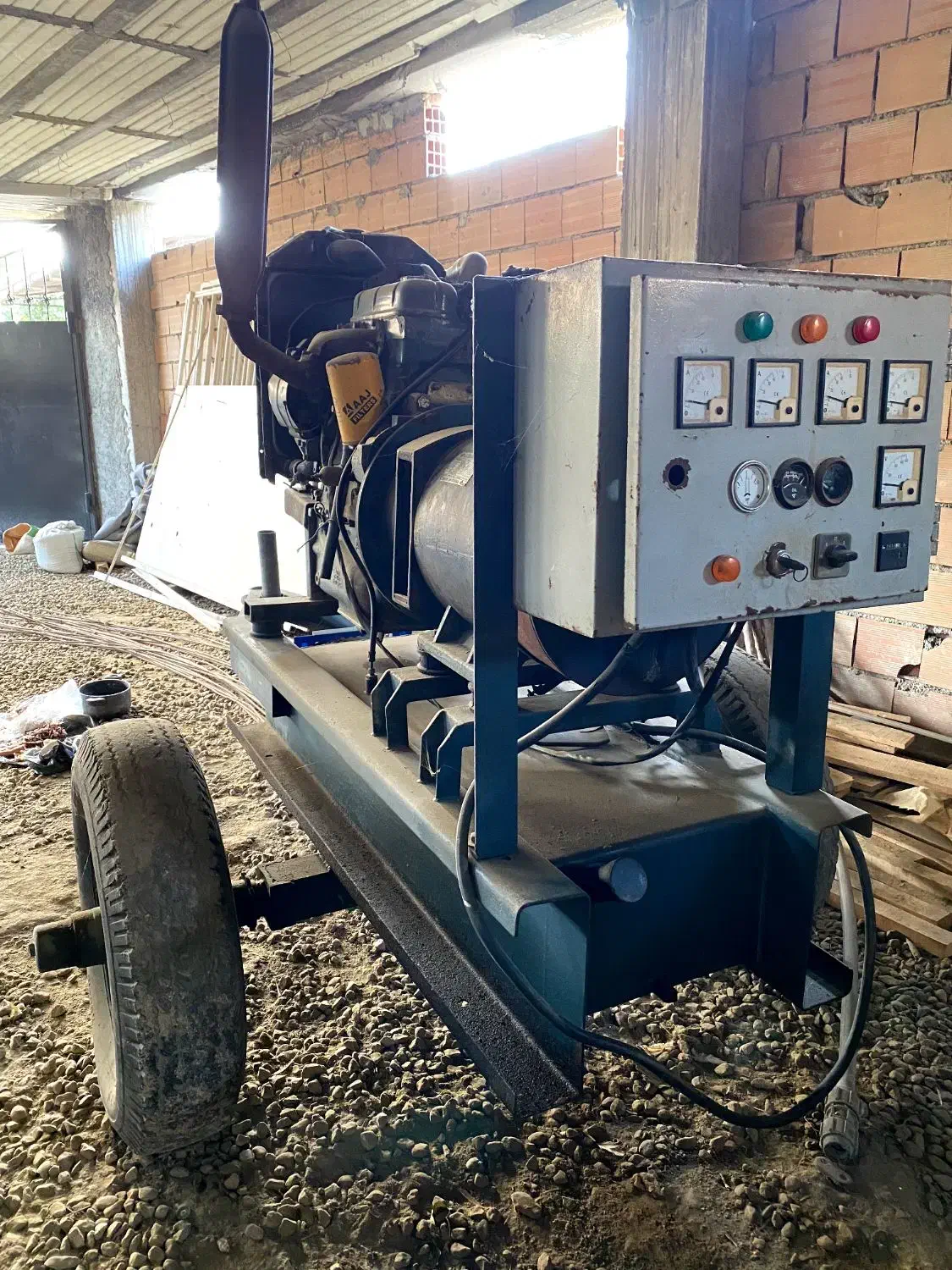 ژنراتور سه فاز|ماشین‌آلات صنعتی|گلوگاه, |دیوار