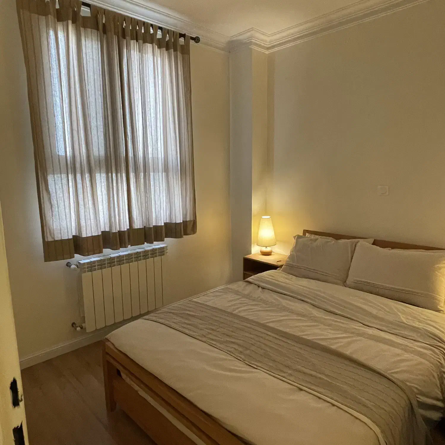 تخت خواب پیرو و دو عدد پاتختی برند پیرو|تخت و سرویس خواب|تهران, تهرانسر شمالی|دیوار