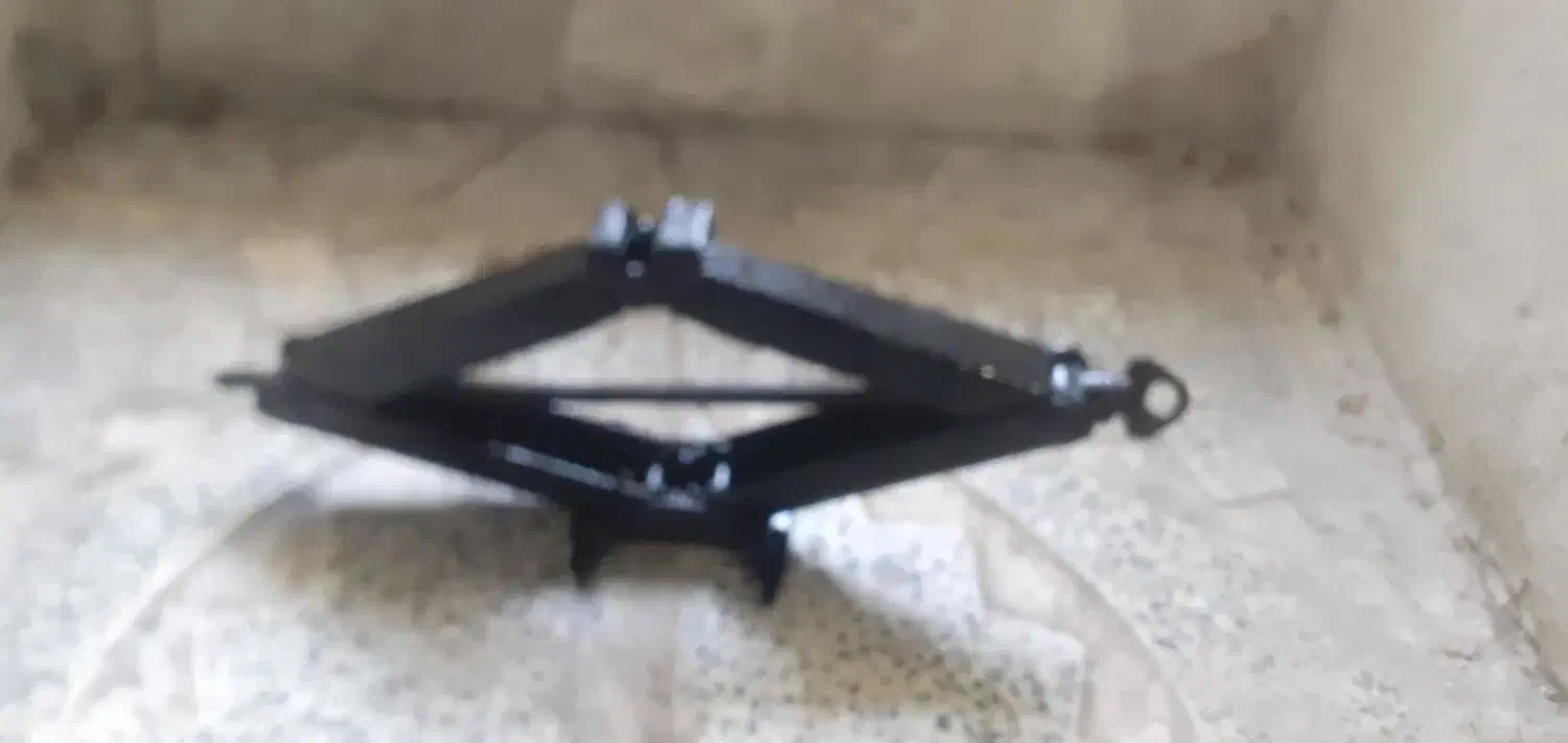 یک عدد جک پنچری سواری پژو سمند|قطعات یدکی و لوازم جانبی|بروجرد, |دیوار