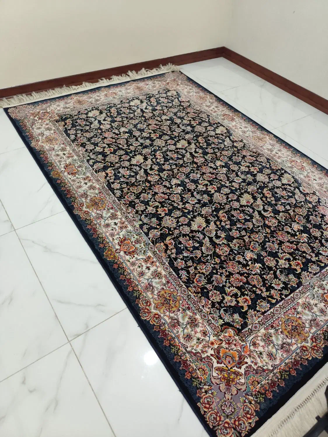 دو عدد فرش در حد نو|فرش|شهریار, شهرک وائین|دیوار