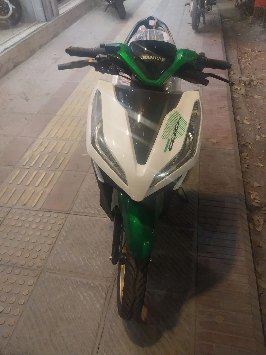 کلیک ۱۸۰ مدل ۴۰۲ صفر|موتورسیکلت|شهرضا, |دیوار