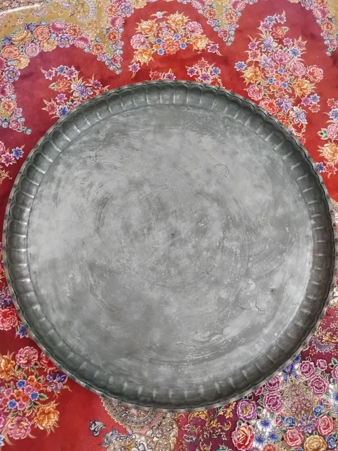 سینی مسی دولب کنگره قدیمی|کلکسیون اشیاء عتیقه|قم, انسجام|دیوار