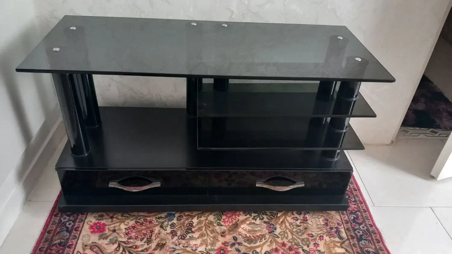 میز تلوزیون شیشه ای تمیز برای تاوزیون ۳۲ اینچ|میز تلویزیون|تهران, امیریه|دیوار